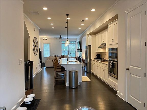 5th image of 2270 McLean Chase SE