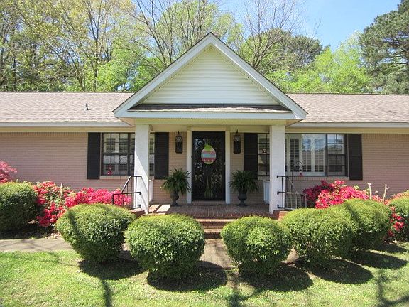 2nd image of 225 Dogwood Ln