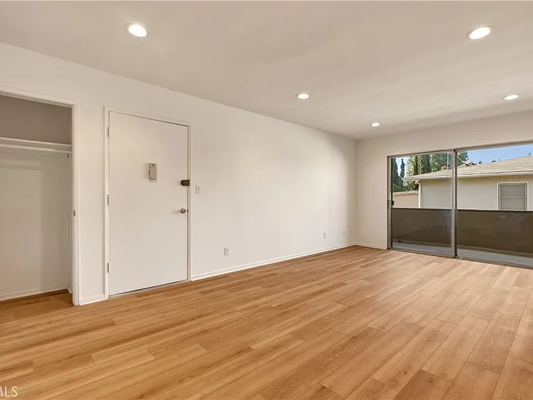 6140 Whitsett Ave #6 — Photo 5