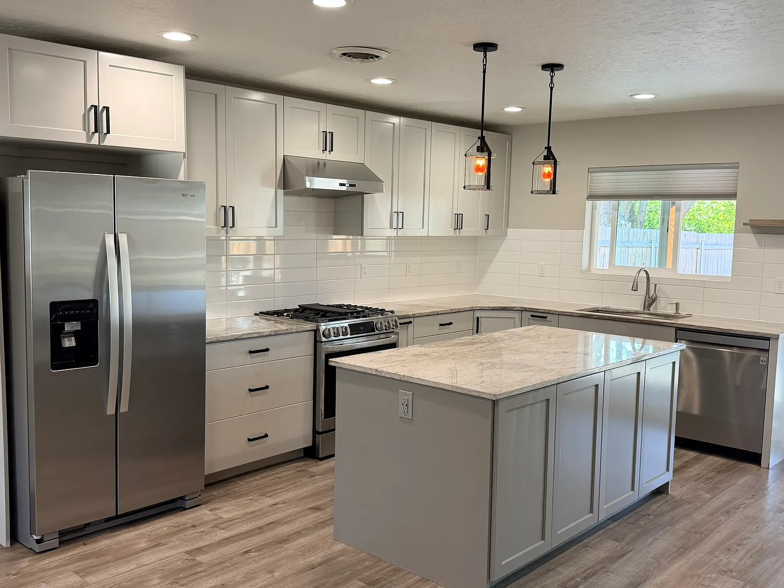 5 bed, 2041 sqft, $2,985 — Photo 3