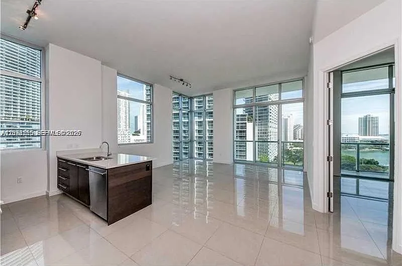 500 Brickell Ave #1101