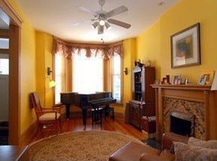 1920 W Wolfram St, Chicago, IL 60657