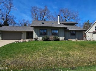 3960 S Bradmore Ave N, West Bloomfield, MI