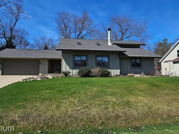 3960 S Bradmore Ave N, West Bloomfield, MI 48324