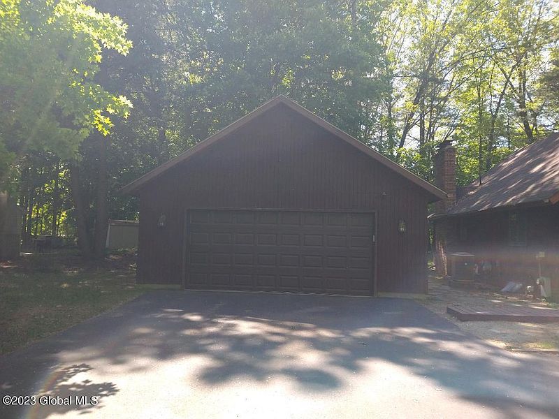 3rd image of 6 Woodlake Drive