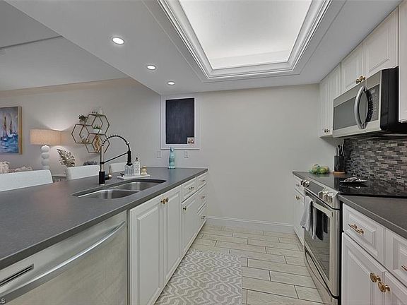 5th image of 154 Cypress Way E