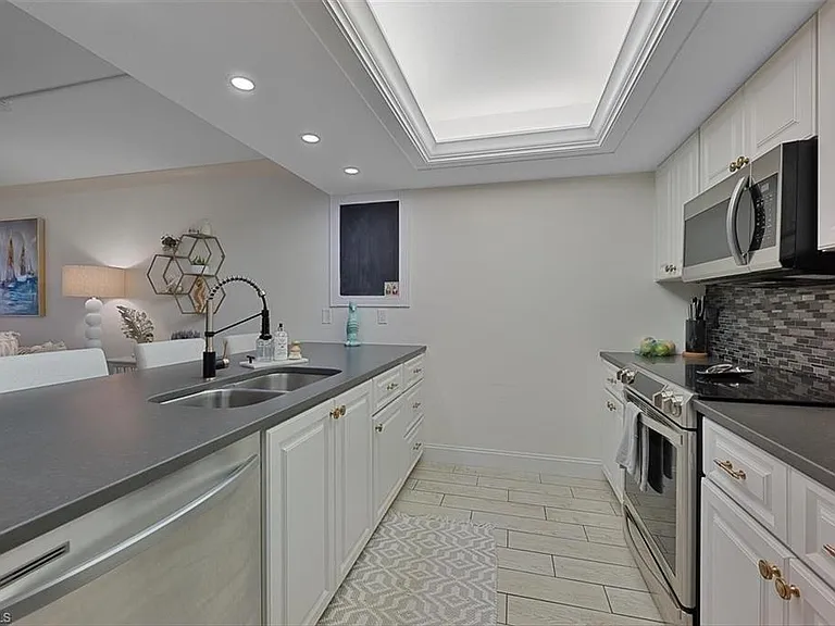 154 Cypress Way E — Photo 5