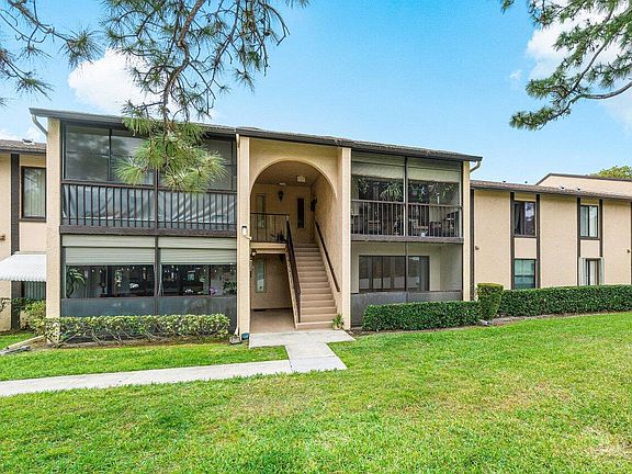4th image of 801 Sky Pine Way #G1