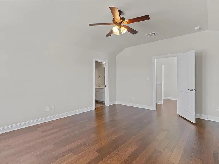 205 Riverhill Cv — Photo 19