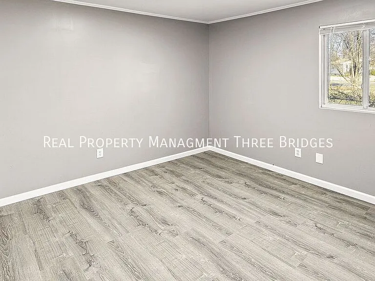 2857 Dawnview Dr — Photo 3