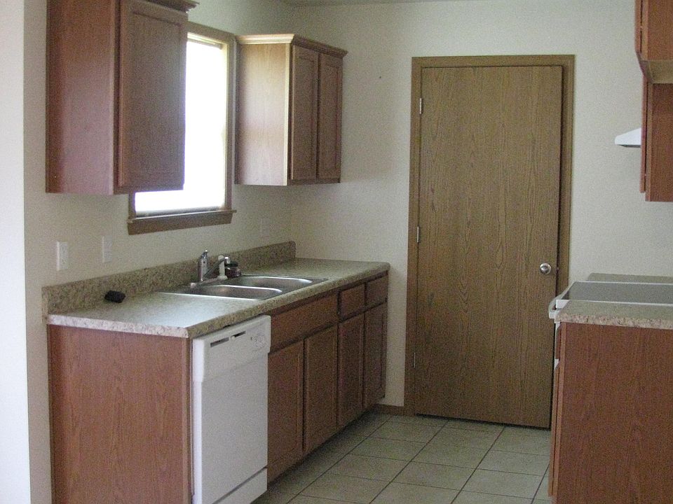 2nd image of 807 Remington Cir