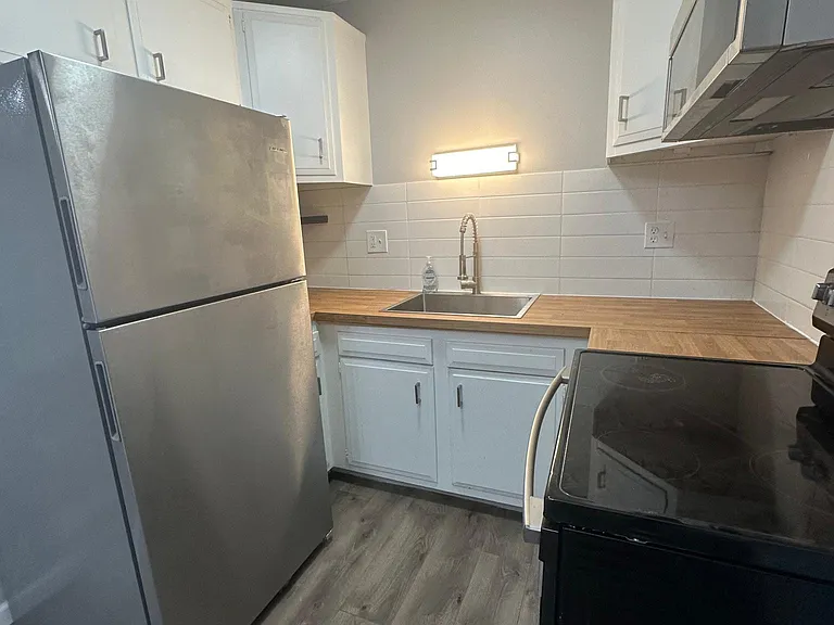 1300 Dewey St #12 — Photo 2