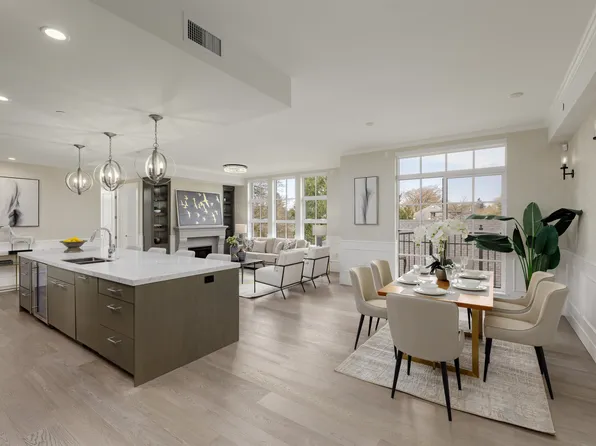 1009 Laurier Ave #304, Vancouver, BC V6H 1Y2