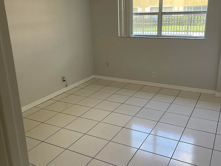 440 SE 2nd Ave #5 — Photo 13