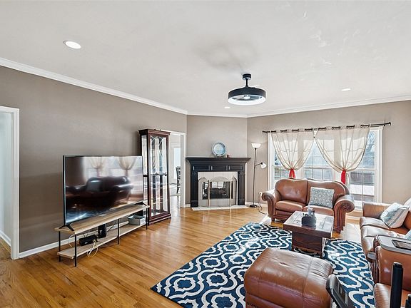 2nd image of 623 Wintergreen Ct