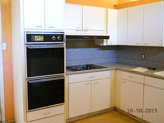 5th image of 1620 White Way Dr