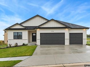 21706 Parkview Dr, Gretna, NE 68028