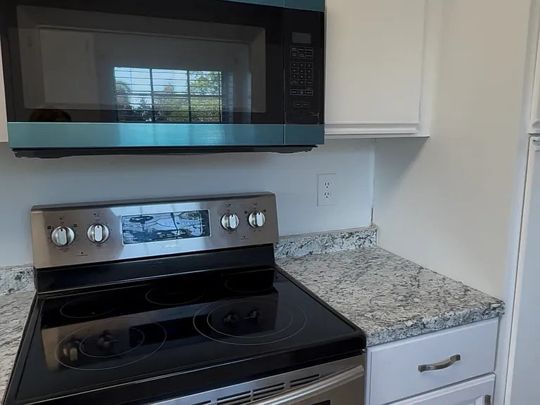 127 SW 159th Way — Photo 15