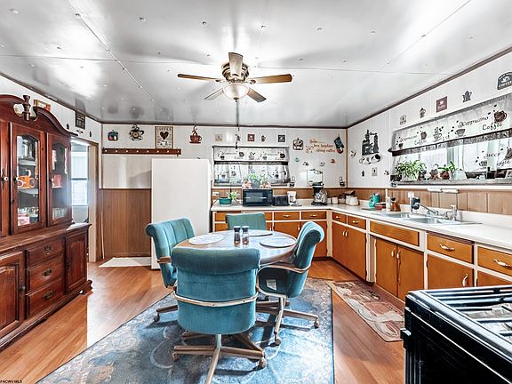 3rd image of 776 Statler Run Rd