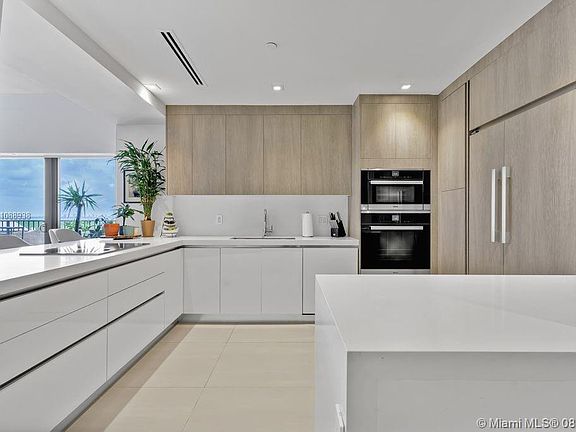 5th image of 251 Crandon Blvd APT 1204