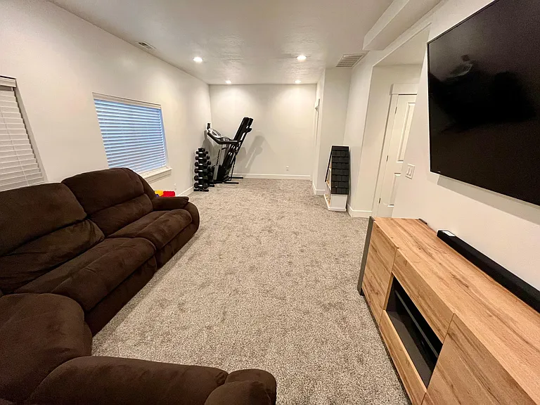 636 W Life Dr — Photo 25
