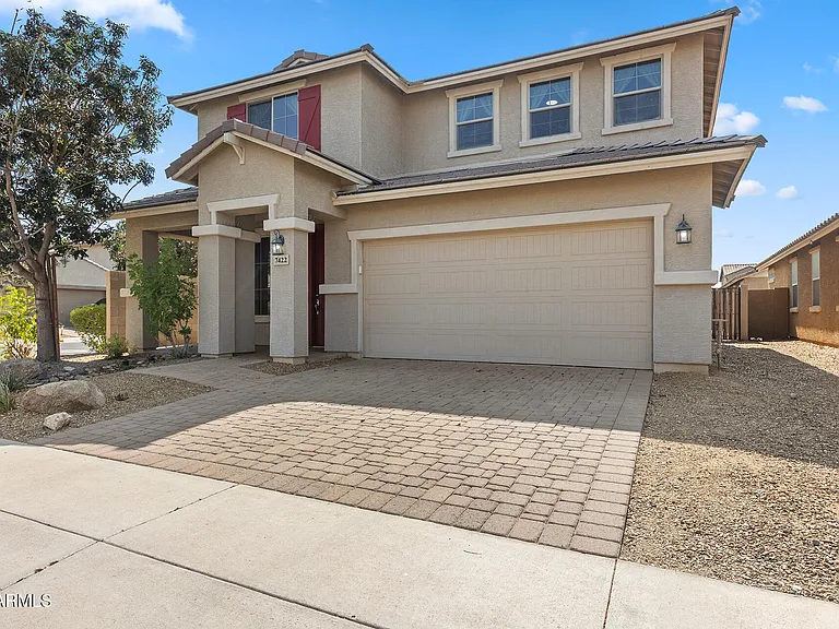 7422 S 28th Pl — Photo 2