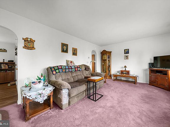 5th image of 1207 Red Hill Rd