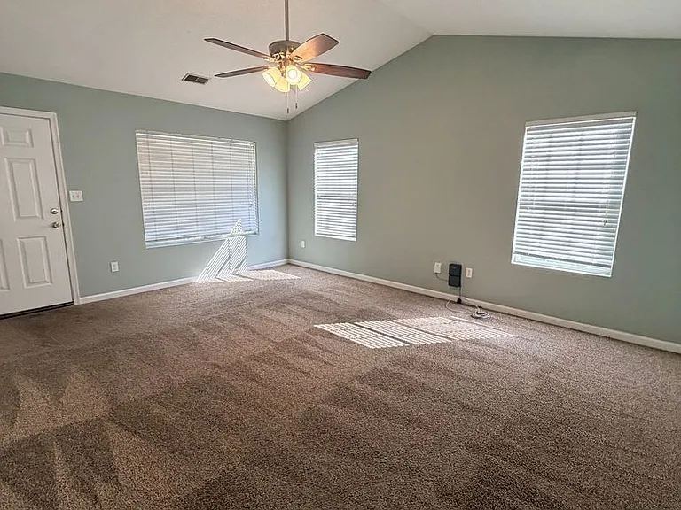 412 Sproles Ave E — Photo 4