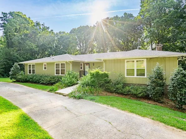 1909 Sourwood Dr, Dalton, GA 30720