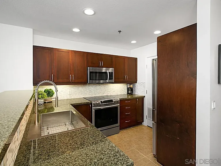 427 9th Ave #808 — Photo 7