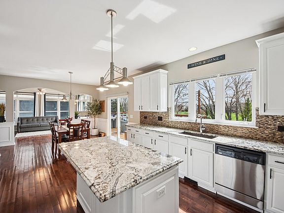 4th image of 1138 Ridgewood Cir