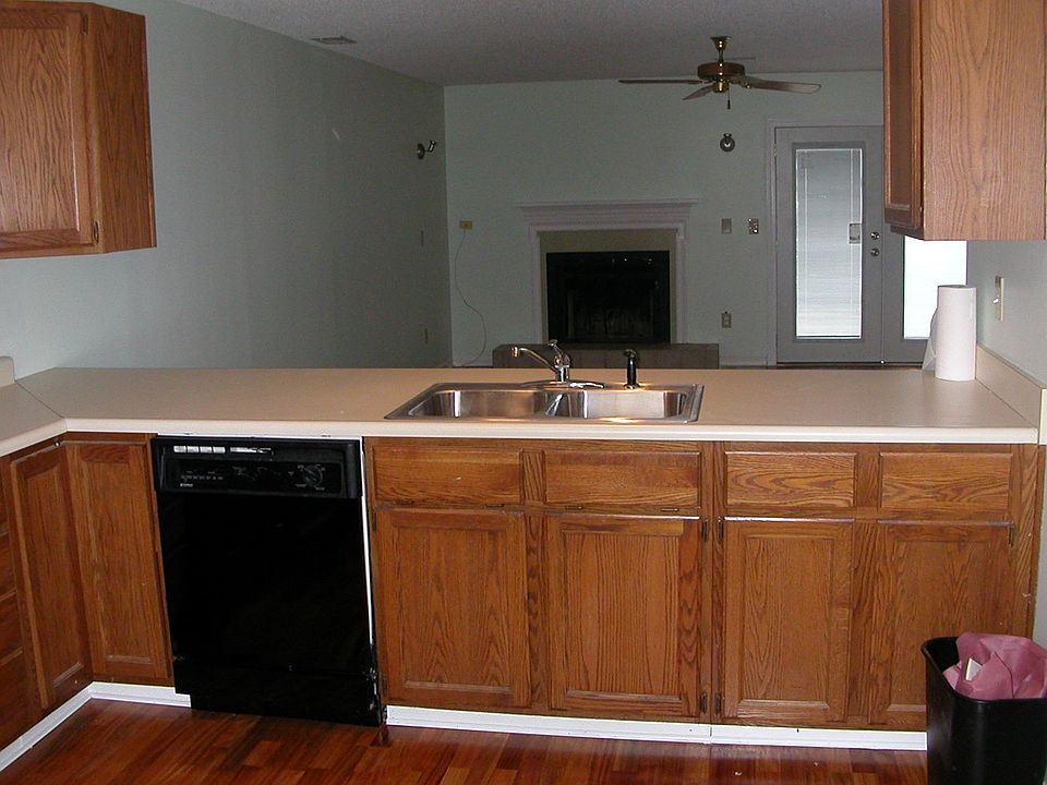 Huge Kitchen/New Appliances