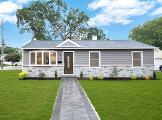 876 Stanley St, West Islip, NY 11795