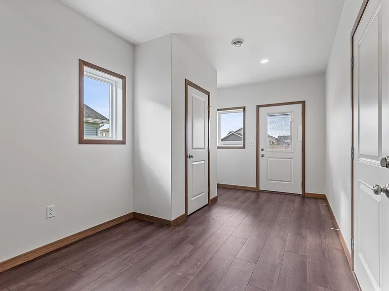2714 10th St W — Photo 2