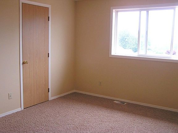 5th image of 9705 9th Pl SE