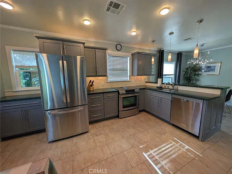 2828 Henrietta Ave — Photo 46
