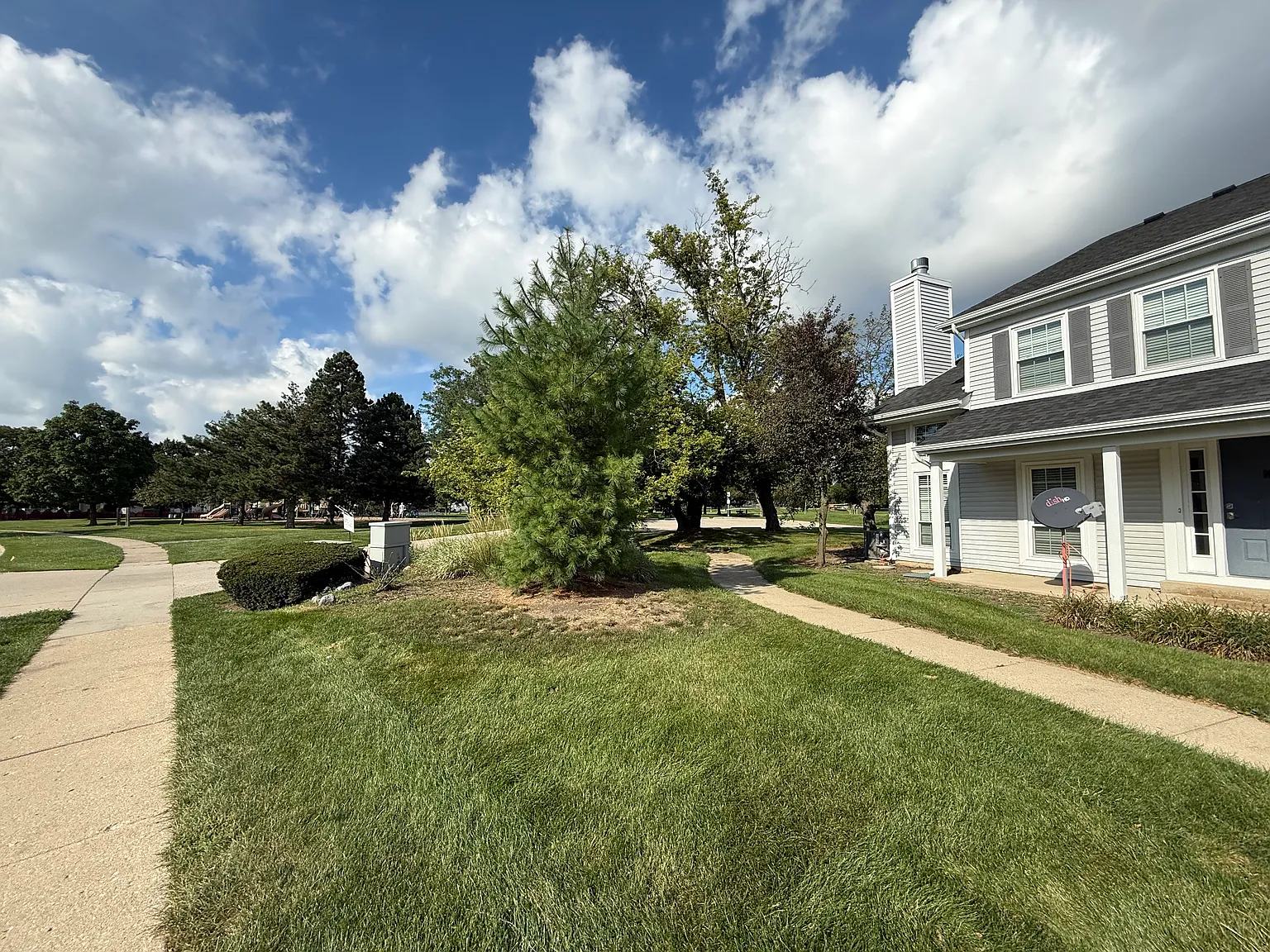 3 bed, 1.5 bath, 1286 sqft, $2,600 — Photo 3