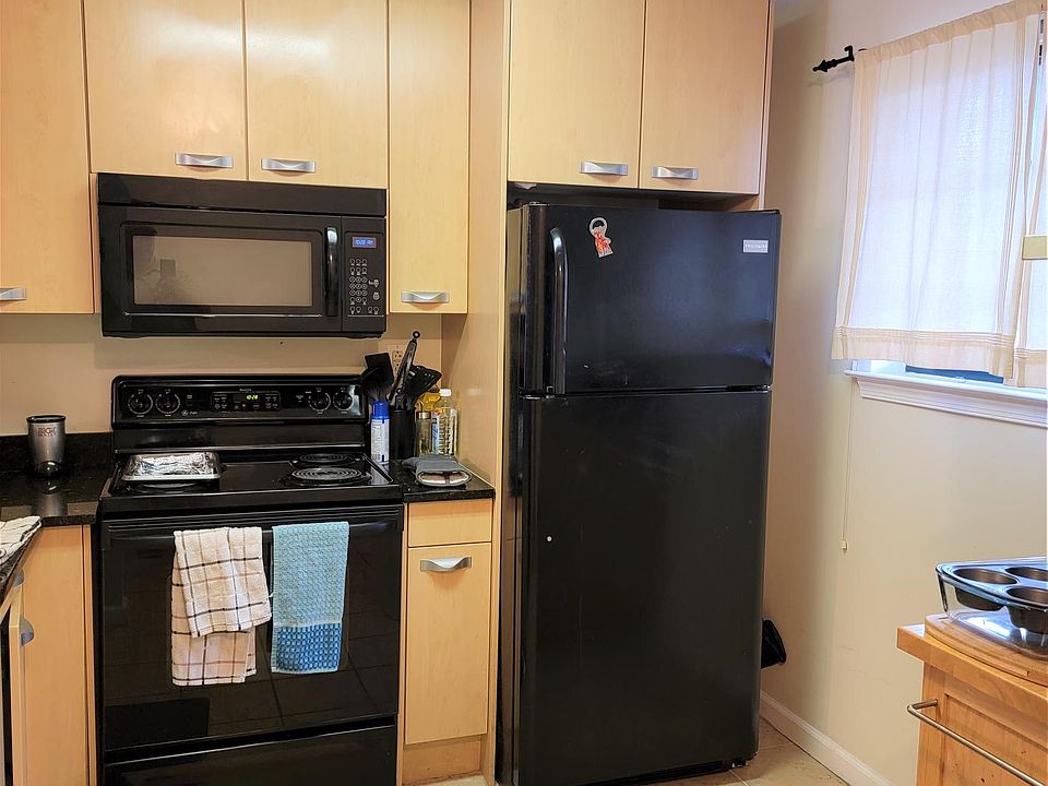 1st image of 2 Leverington Ave #52