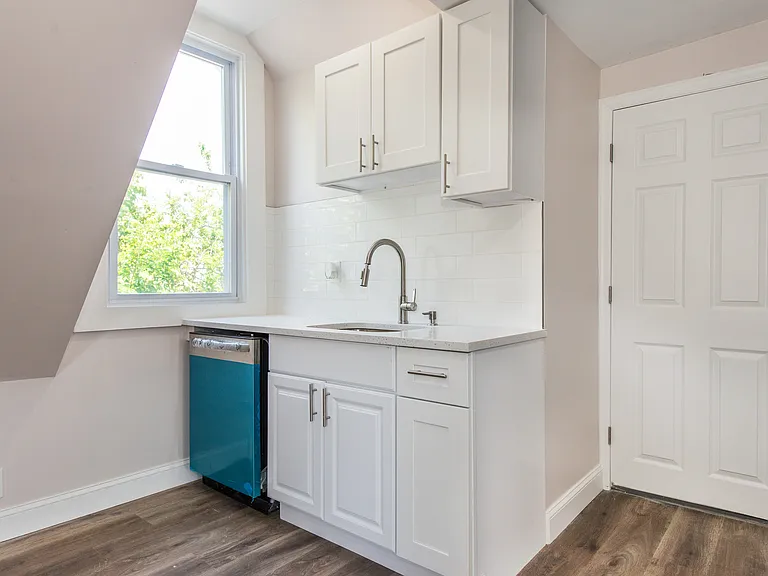 181 S 11th St #3 — Photo 3