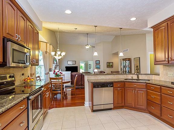 5th image of 10290 River Run Ln