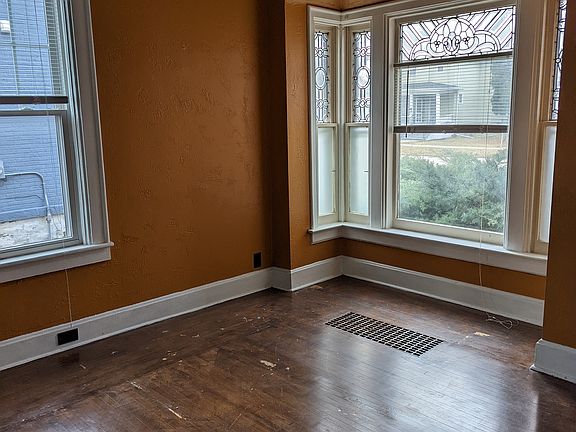 5th image of 157 Hoyt St
