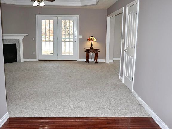 3rd image of 284 W Woodlake Cir