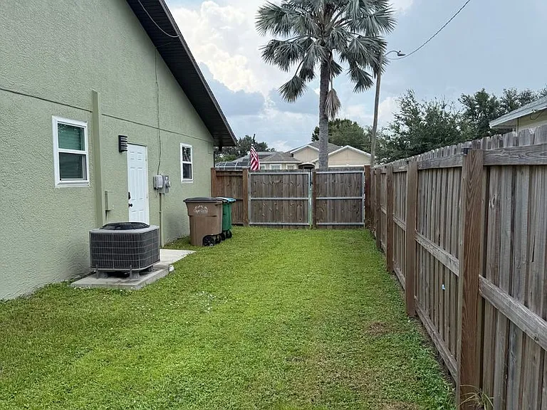 1206 SW 8th St — Photo 6