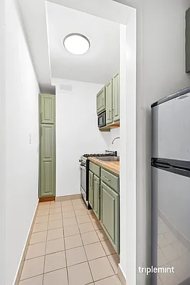 Sold by Triplemint | media 5