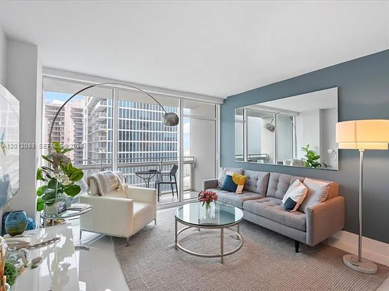 6801 Collins Ave #1208 — Photo 9