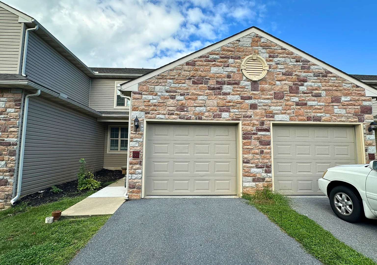 2 bed, 2.5 bath, 1232 sqft, $1,695 — Photo 2