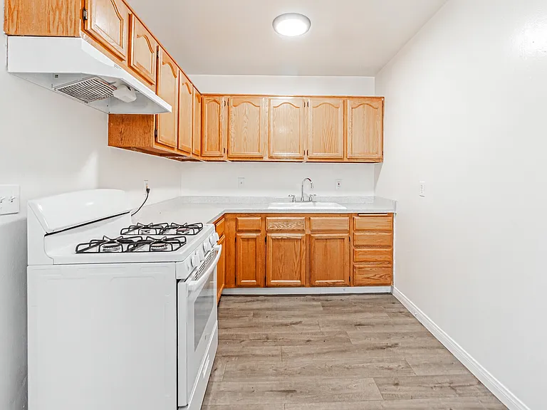 336 N Rockvale Ave — Photo 3