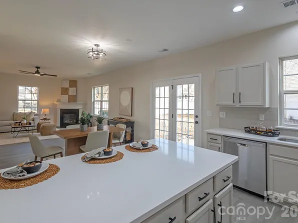 10631 Atkins Ridge Dr, Charlotte, NC 28213