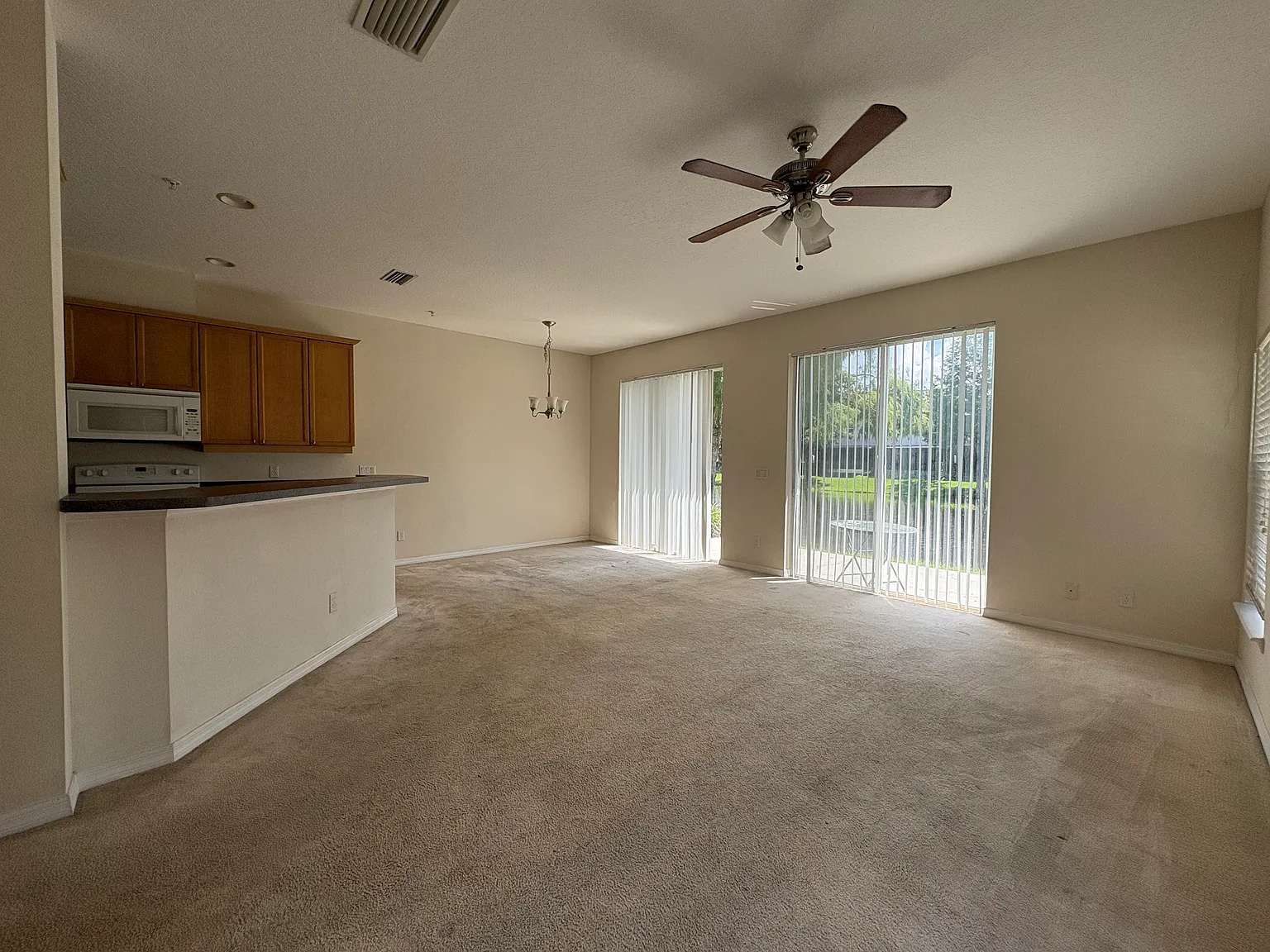 533 Pinebranch Cir — Photo 2