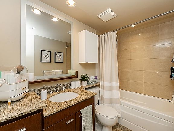 5th image of 583 Beach Cres #301